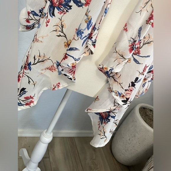White Floral Kimono by Kaii - Picture 5 of 7